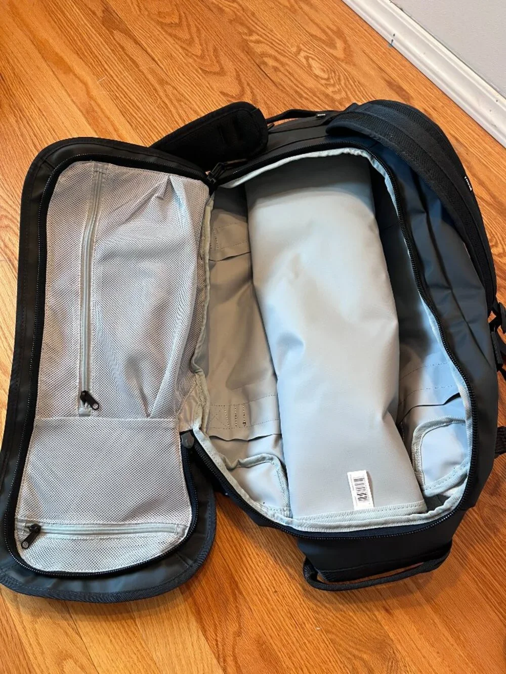 BRAND NEW Thule Chasm 40L Duffel Bag / Backpack / Black